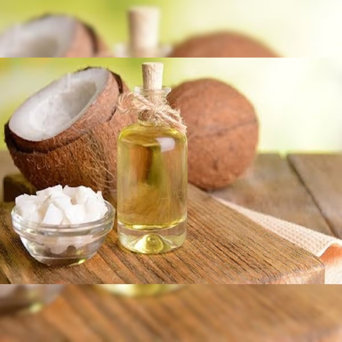 ਸਿਰਫ 10 ਰੁਪਏ ਦੇ ਕਪੂਰ ਨਾਲ ਚਮਕਣਗੇ ਤੁਹਾਡੇ ਵਾਲ; ਜਾਣੋ ਨਾਰੀਅਲ ਤੇਲ ''ਚ ਮਿਲਾ ਕੇ ਲਾਉਣ ਦੇ ਫਾਇਦੇ