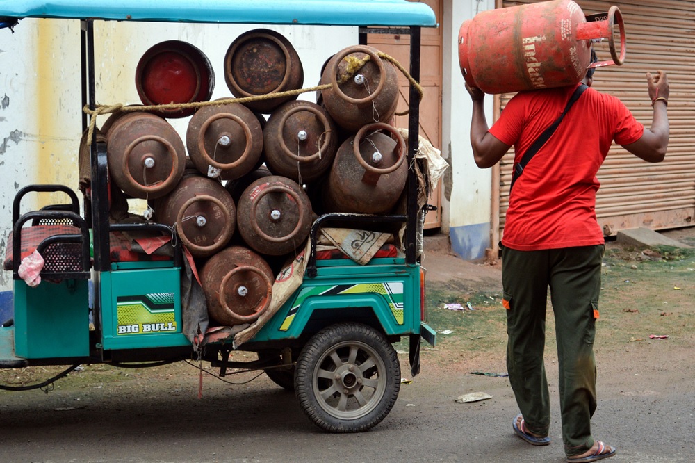 ਜੰਗ ਕਾਰਨ ਕੰਮ-ਕਾਜ ਠੱਪ ! ਪ੍ਰਵਾਸੀਆਂ ਦੇ ਘਰਾਂ ਨੂੰ ਜਾਣ ਦੀਆਂ ਖ਼ਬਰਾਂ ਨੂੰ ਸਰਕਾਰ ਨੇ ਕੀਤਾ ਖਾਰਜ