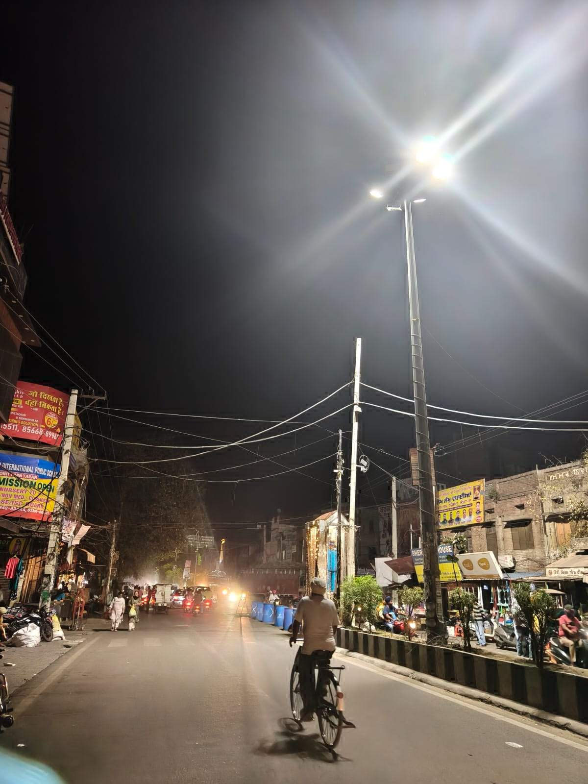 ਤਰਨਤਾਰਨ: ਬਲੈਕ ਆਊਟ ਦੌਰਾਨ ਹੁਕਮਾਂ ਦੀ ਨਿਕਲੀ ਫੂਕ, ਹਨੇਰੇ ਦੀ ਬਜਾਏ ਸਰਚ ਲਾਈਟਾਂ ਨੇ ਚੜ੍ਹਾਇਆ ਦਿਨ