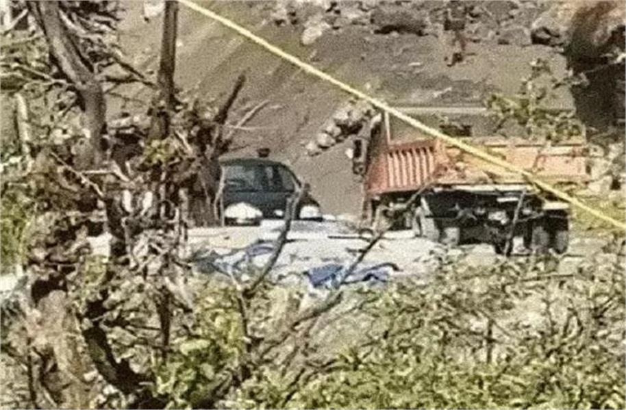 ਕੁੱਲੂ ਦੇ ਮਣੀਕਰਨ ''ਚ Landslide, ਡਿੱਗੇ ਵੱਡੇ-ਵੱਡੇ ਪੱਥਰ, ਚਕਨਾਚੂਰ ਹੋਈ ਗੱਡੀ