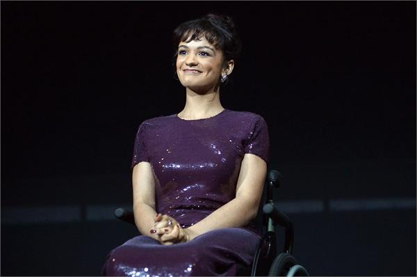   wicked   actress blocked from flight due to wheelchair