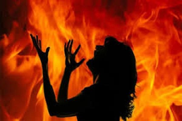 punjab  rape victim sets herself on fire