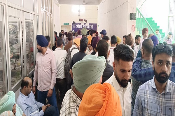 ਰਜਿਸਟਰੀਆਂ ਕਰਾਉਣ ਵਾਲਿਆਂ ਨੂੰ ਪਿਆ ਨਵਾਂ ਪੰਗਾ, ਖਰੜ ਤਹਿਸੀਲ ਦਫ਼ਤਰ ''ਚ...