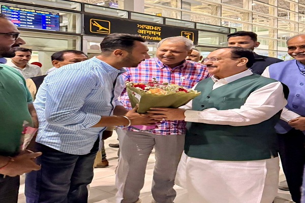 ਕੇਂਦਰੀ ਮੰਤਰੀ JP ਨੱਡਾ ਪੁੱਜੇ ਚੰਡੀਗੜ੍ਹ, PGI ਦੇ ਸਲਾਨਾ ਡਿਗਰੀ ਵੰਡ ਸਮਾਰੋਹ ''ਚ ਕਰਨਗੇ ਸ਼ਿਰੱਕਤ