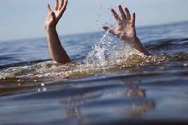 ਝੀਲ ''ਚ ਨਹਾਉਣ ਗਏ ਦੋਸਤਾਂ ਨਾਲ ਵਾਪਰ ਗਿਆ ਭਿਆਨਕ ਹਾਦਸਾ ! 1 ਦੀ ਹੋਈ ਦਰਦਨਾਕ ਮੌਤ