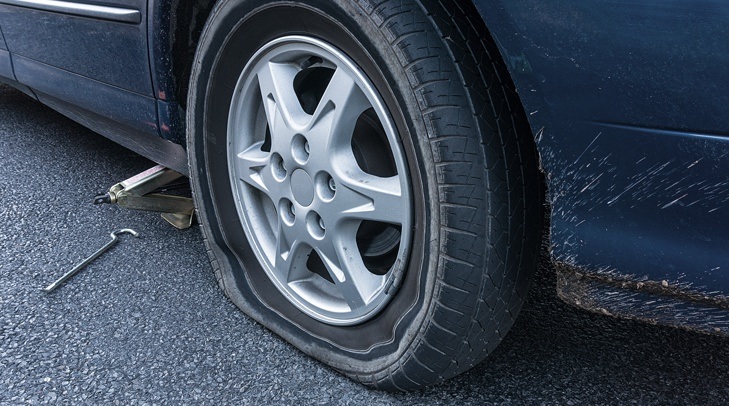 ਗੱਡੀ ਦੇ ਟਿਊਬਲੈੱਸ ਟਾਇਰ ਪੈਂਚਰ ਹੋਣ ''ਤੇ ਨਾ ਕਰੋ ਇਹ ਗਲਤੀ !