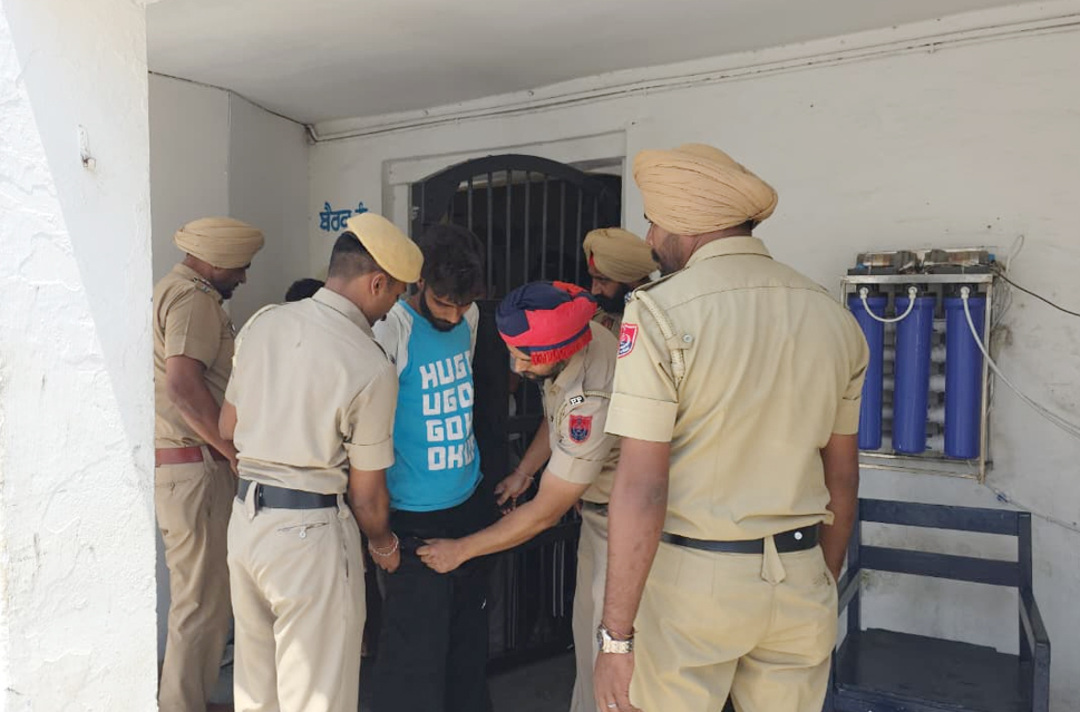 ਮੋਗਾ ਪੁਲਸ ਵਲੋਂ ਸਬ ਜੇਲ ਮੋਗਾ ਦੀ ਅਚਨਚੇਤ ਚੈਕਿੰਗ, ਬੈਰਕਾਂ ਦੀ ਲਈ ਤਲਾਸ਼ੀ