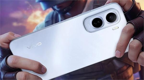 a discount of rs 3000 is available on a phone with a 9020mah battery 