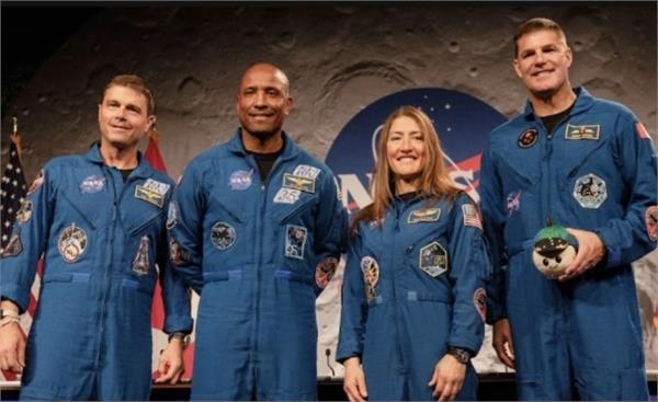 astronauts share experiences