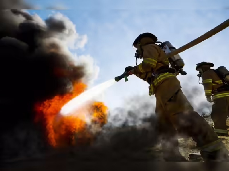 ਸੰਯੁਕਤ ਅਰਬ ਅਮੀਰਾਤ 'ਚ ਪੈਟਰੋਕੈਮੀਕਲ ਪਲਾਂਟ 'ਤੇ ਹਮਲਾ, ਲੱਗੀ ਭਿਆਨਕ ਅੱਗ