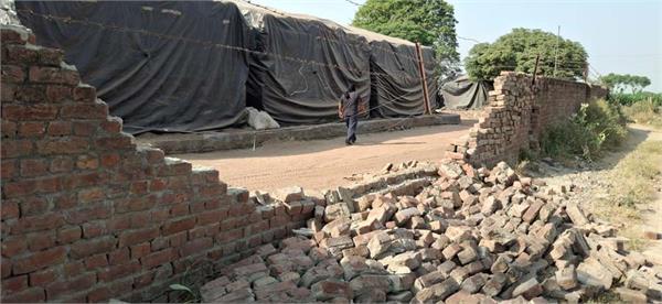 80 sacks of wheat stolen from punsup godowns in shahkot