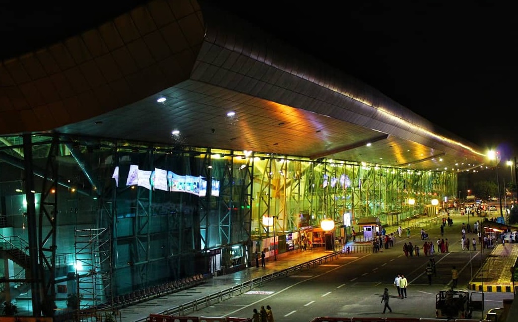 ਅੰਮ੍ਰਿਤਸਰ ਏਅਰਪੋਰਟ ’ਤੇ ‘ਬਰਡ-ਹਿੱਟ’ ਅਤੇ ਗੈਰ-ਕਾਨੂੰਨੀ ਨਿਰਮਾਣਾਂ ’ਤੇ ਲੱਗੇਗੀ ਰੋਕ, ਮੈਨੇਜਮੈਂਟ ਹੋਈ ਸਖ਼ਤ