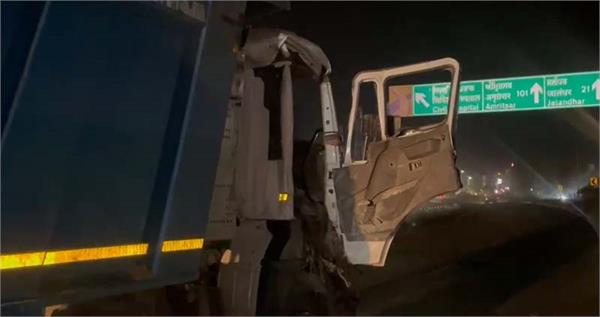 horrible accident on ludhiana jalandhar gt road  tipper collides with truck
