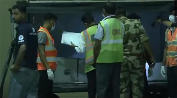 20 indians body plane airport