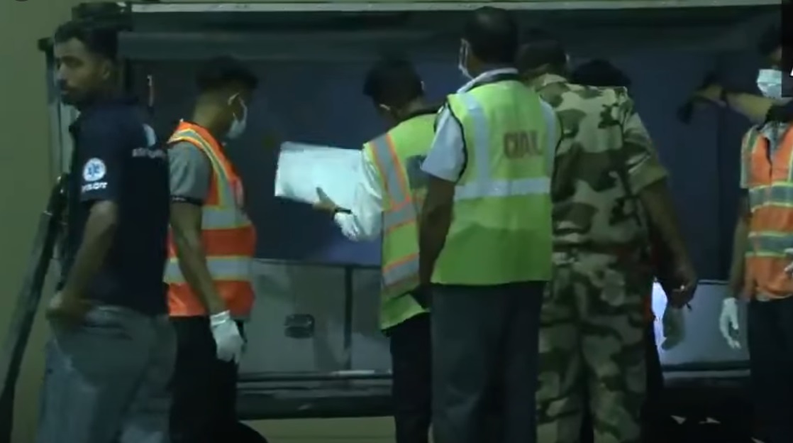 20 ਭਾਰਤੀਆਂ ਦੀਆਂ ਲਾਸ਼ਾਂ ਲੈ ਏਅਰਪੋਰਟ 'ਤੇ ਉਤਰਿਆ ਜਹਾਜ਼