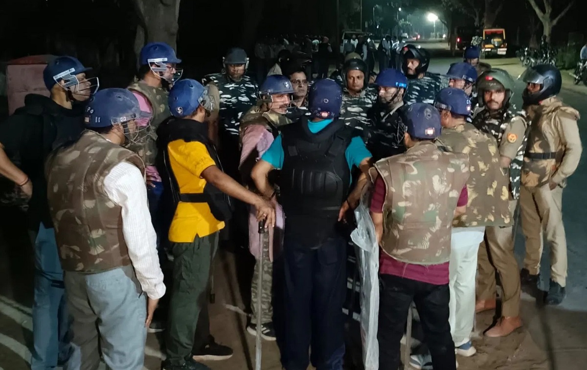 BHU ''ਚ ਹੰਗਾਮਾ: ਬਿੜਲਾ ਹੋਸਟਲ ਦੇ ਵਿਦਿਆਰਥੀਆਂ ਵੱਲੋਂ ਪਥਰਾਅ, ਇੱਕ ਸੁਰੱਖਿਆ ਕਰਮੀ ਜ਼ਖਮੀ