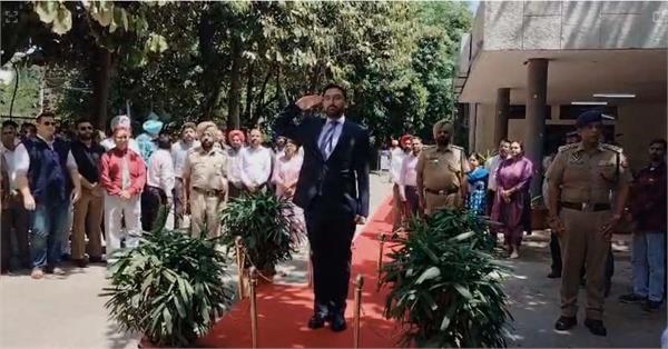 new deputy commissioner of jalandhar varjit walia assumes charge