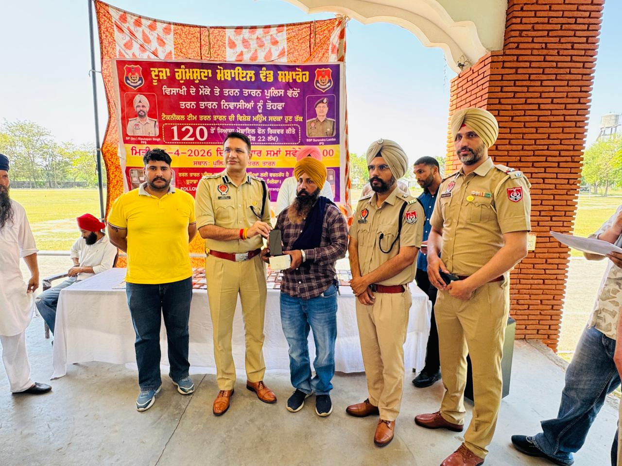 ਗੁਆਚੇ ਹੋਏ 120 ਮੋਬਾਈਲ ਪੁਲਸ ਨੇ ਲੱਭ ਕੇ ਵਾਰਿਸਾਂ ਨੂੰ ਸੌਂਪੇ