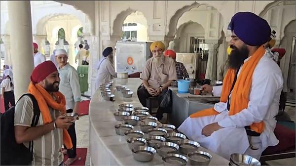 jathedar gargajj performed the service of pouring water