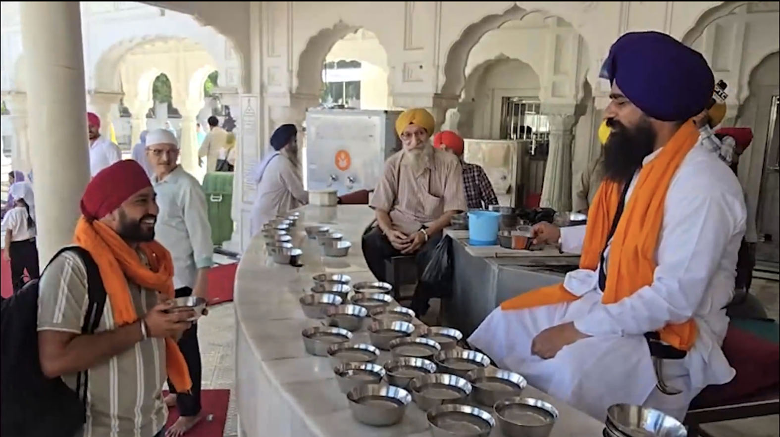 ਸ੍ਰੀ ਹਰਿਮੰਦਰ ਸਾਹਿਬ ਵਿਖੇ ਜਥੇਦਾਰ ਗੜਗੱਜ ਨੇ ਸੰਗਤ ਨੂੰ ਜਲ ਛਕਾਉਣ ਦੀ ਸੇਵਾ ਨਿਭਾਈ