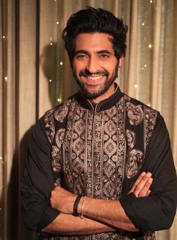 akshay oberoi to star in   love lottery  