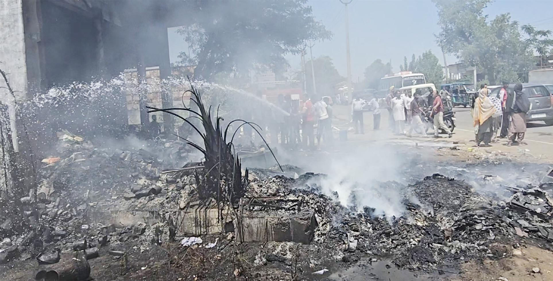 ਮਿਸ਼ਰਪੁਰਾ ਵਿਖੇ ਕਬਾੜ ਦੇ ਗੋਦਾਮ ਨੂੰ ਲੱਗੀ ਅੱਗ, ਲੱਖਾਂ ਦਾ ਸਾਮਾਨ ਸੜ ਕੇ ਸੁਆਹ