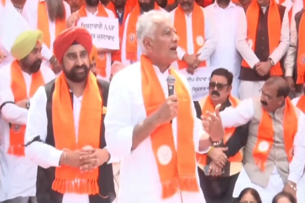 ਰੰਧਾਵਾ ਪਰਿਵਾਰ ਨੂੰ ਇਨਸਾਫ਼ ਦਿਵਾਉਣ ਤੱਕ ਅਸੀਂ ਲੜਾਈ ਜਾਰੀ ਰੱਖਾਂਗੇ : ਸੁਨੀਲ ਜਾਖੜ