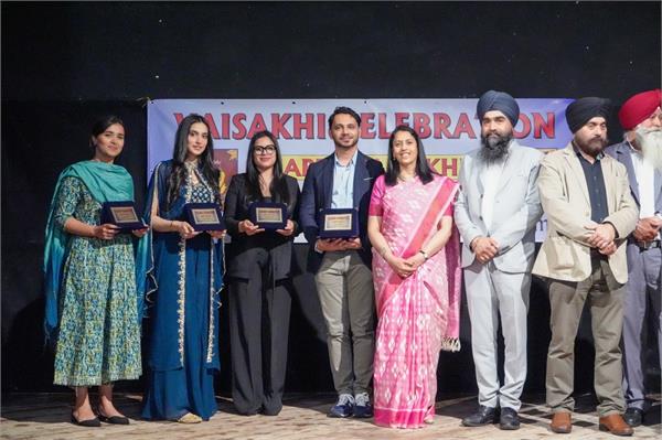 indian embassy in rome honours students