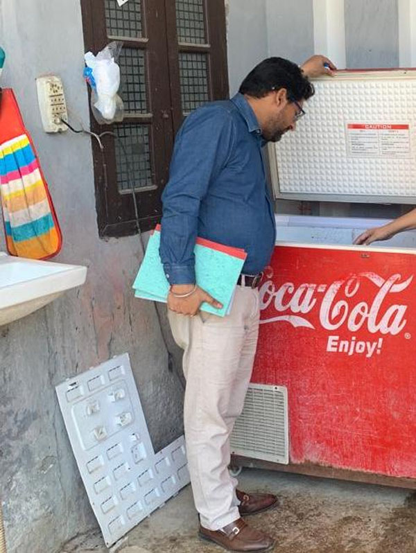 ਸਿਹਤ ਵਿਭਾਗ ਦੀ ਟੀਮ ਨੇ ਸਰਹੱਦੀ ਇਲਾਕਿਆਂ ’ਚੋਂ 8 ਸੈਂਪਲ ਕੀਤੇ ਸੀਲ