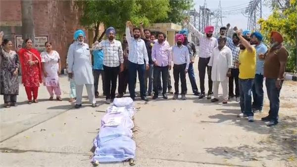 protest in mahal kalan