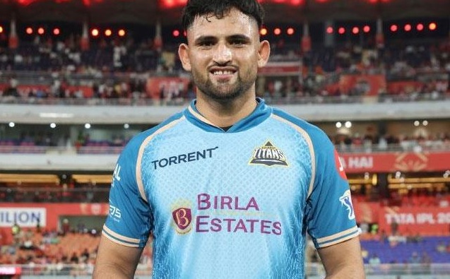 ਅਨਕੈਪਡ ਤੇਜ਼ ਗੇਂਦਬਾਜ਼ ਨੇ GT ਲਈ IPL ''ਚ ਕੀਤਾ ਡੈਬਿਊ, 150 kmph ਦੀ ਰਫਤਾਰ ਨਾਲ ਸੁੱਟਦੈ ਗੇਂਦ