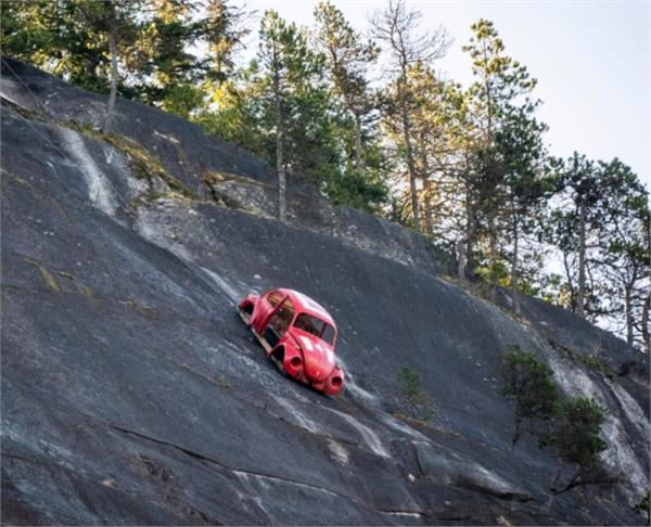 car stuck on cliff removed