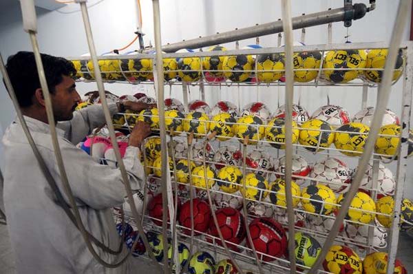 ਪੰਜਾਬ 'ਚ ਦਿੱਸਿਆ ਜੰਗ ਦਾ ਅਸਰ! ਪਿੰਡਾਂ ਨੂੰ ਵਾਪਸੀ ਕਰਨ ਲੱਗੇ ਪ੍ਰਵਾਸੀ ਮਜ਼ਦੂਰ, ਖੇਡਾਂ ਦੇ ਸਾਮਾਨ ਦੀ ਕੀਮਤ...