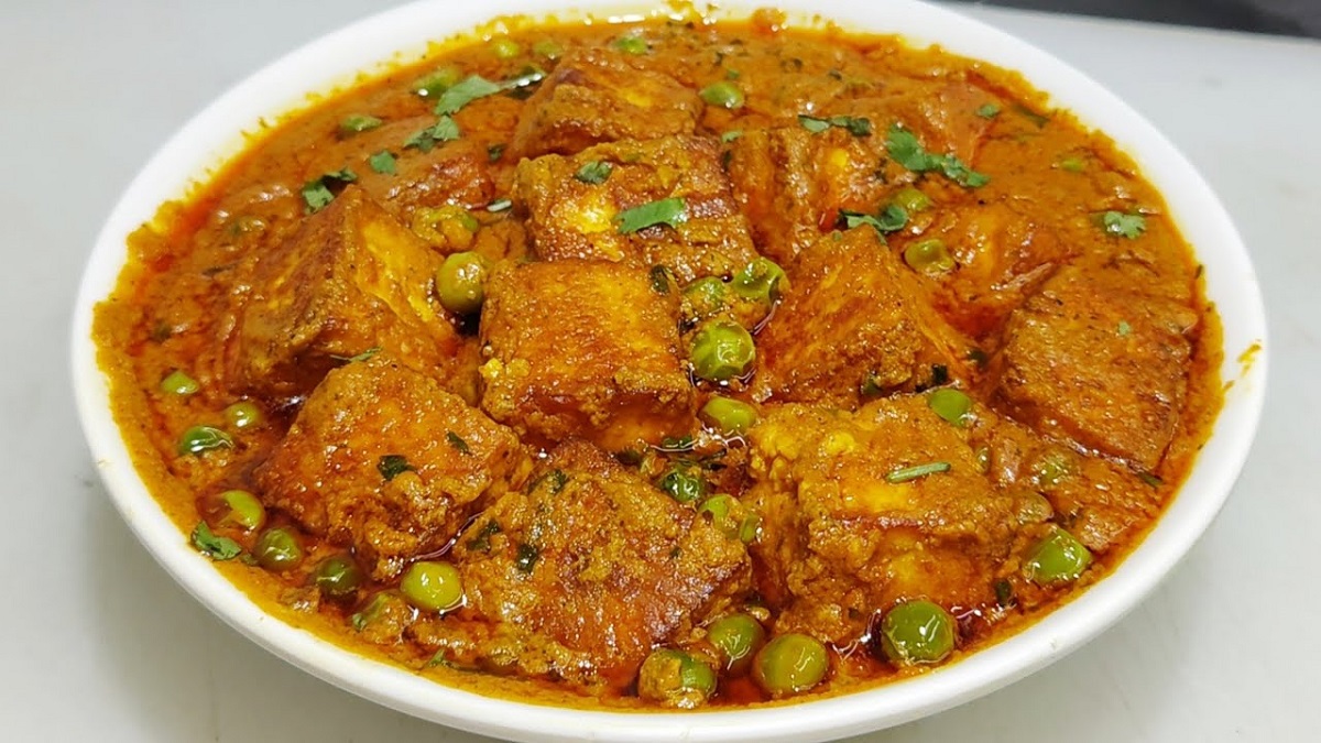 ਘਰ ''ਚ ਬਿਨਾਂ ਪਿਆਜ਼-ਲਸਣ ਦੇ ਬਣਾਓ ਰੈਸਟੋਰੈਂਟ ਵਰਗਾ ਮਟਰ ਪਨੀਰ, ਜਾਣੋ ਸਮੱਗਰੀ ਤੇ ਬਣਾਉਣ ਤਰੀਕਾ