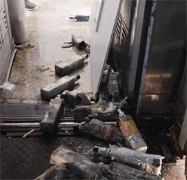 when liquor bottles started falling from the roof of a moving train