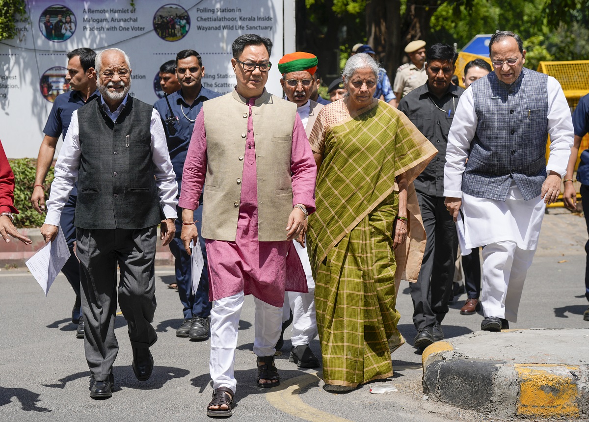 ਭਾਜਪਾ ਵਫ਼ਦ ਚੋਣ ਕਮਿਸ਼ਨ ਕੋਲ ਪੁੱਜਿਆ, PM ''ਤੇ ਟਿੱਪਣੀ ਲਈ ਖੜਗੇ ''ਤੇ ਕੀਤੀ ਕਾਰਵਾਈ ਦੀ ਮੰਗ