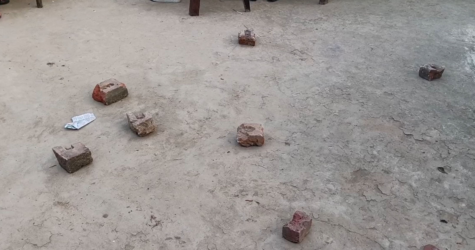 ਪੁਰਾਣੀ ਰੰਜਿਸ਼ ਨੂੰ ਲੈ ਕੇ ਨੌਜਵਾਨ ਨੇ ਗੁਆਂਢੀਆਂ ‘ਤੇ ਚਲਾਏ ਇੱਟਾਂ-ਰੋੜੇ, ਇਕ ਗੰਭੀਰ ਜ਼ਖ਼ਮੀ