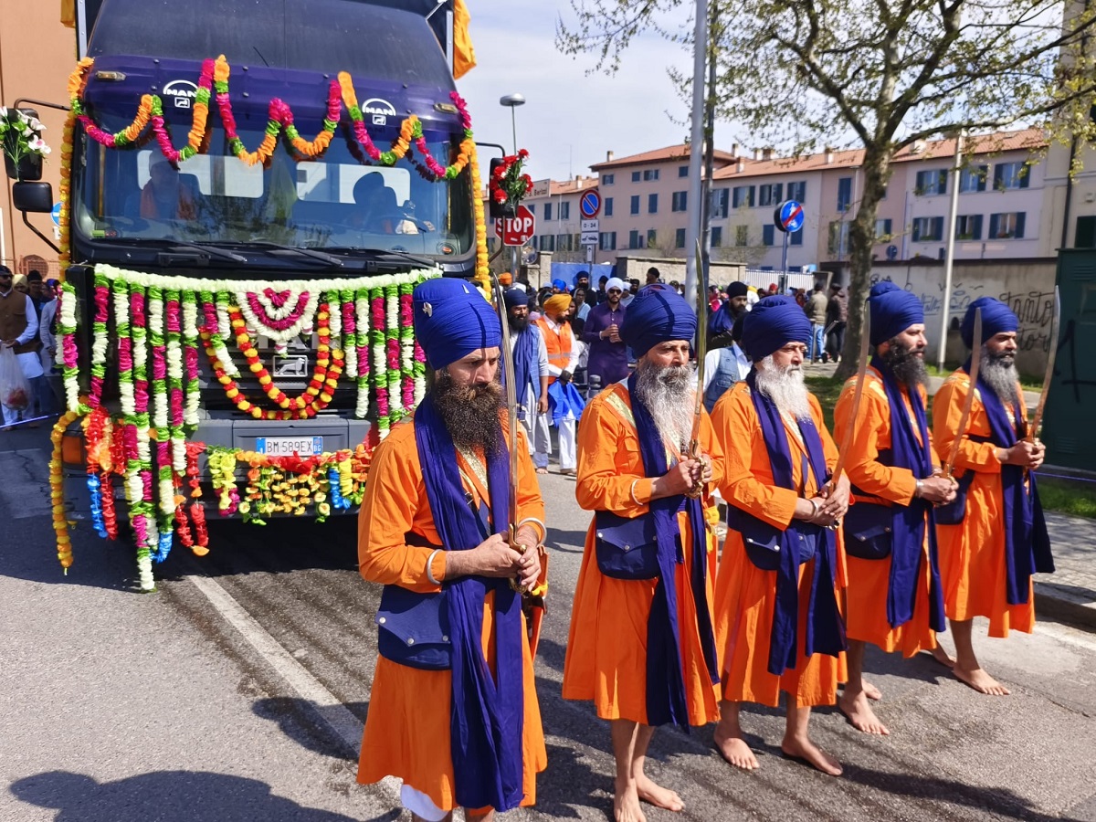 ਬੋਲੇ ਸੋ ਨਿਹਾਲ ਸਤਿ ਸ੍ਰੀ ਅਕਾਲ ਦੇ ਜੈਕਾਰਿਆਂ ਨਾਲ ਗੂੰਜਿਆ ਬੈਰਗਾਮੋ (ਤਸਵੀਰਾਂ)