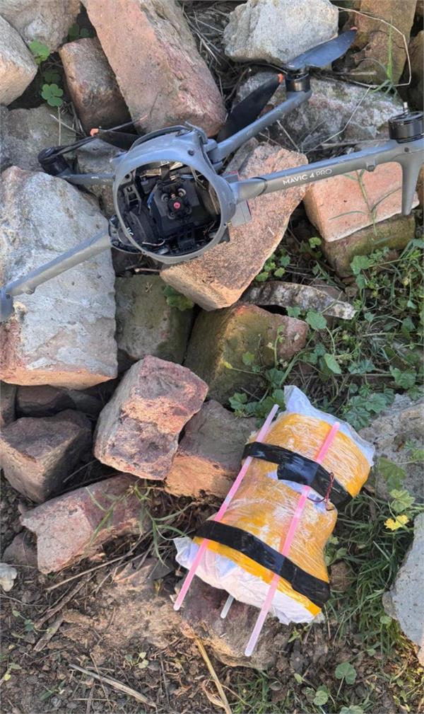 amritsar police seizes huge consignment of heroin along with drone