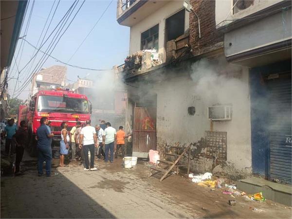 massive fire breaks out in junk godown in jalandhar