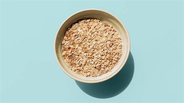 how to brighten your face at home with oats