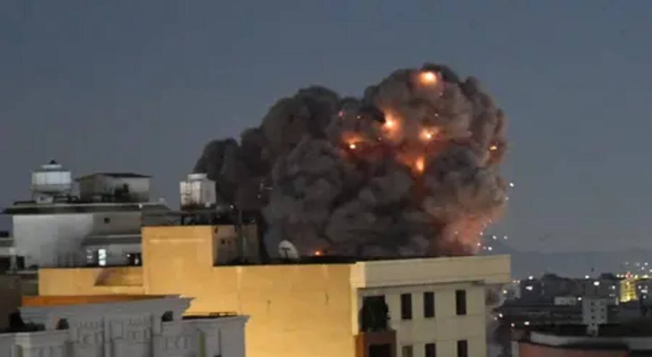 ਈਰਾਨ ''ਚ ਭਾਰੀ ਤਬਾਹੀ! ਅਲਬੋਰਜ਼ ''ਚ ਹਵਾਈ ਹਮਲੇ ਦੌਰਾਨ 18 ਲੋਕਾਂ ਦੀ ਮੌਤ, 24 ਜ਼ਖਮੀ