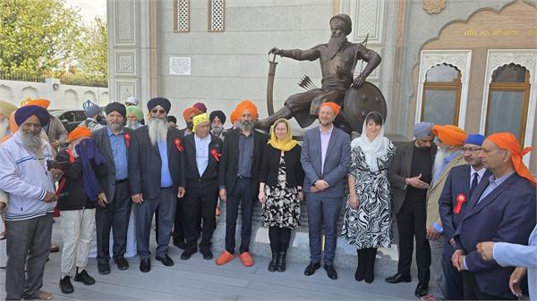 installation of   statue   of banda singh bahadur