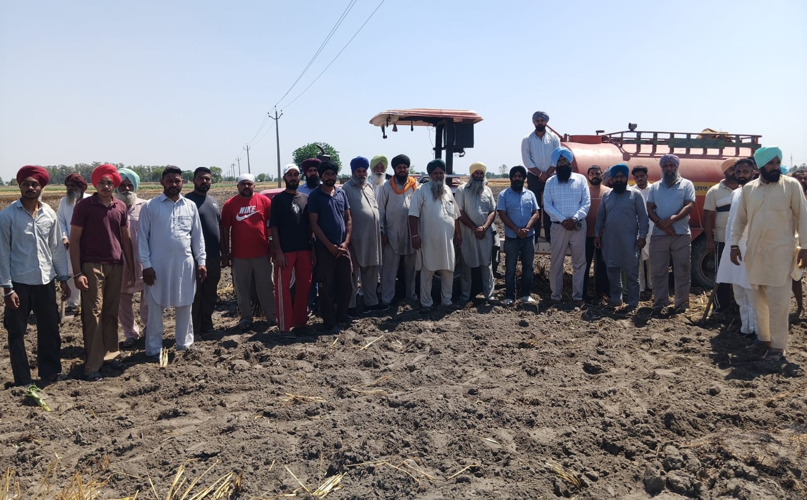 ਪਿੰਡ ਕਲਾਲਾ ਵਿਖੇ ਖੇਤਾਂ ਵਿਚ ਅੱਗ ਲੱਗਣ ਨਾਲ 7–8 ਏਕੜ ਕਣਕ ਦਾ ਟਾਂਗਰ ਸੜਿਆ