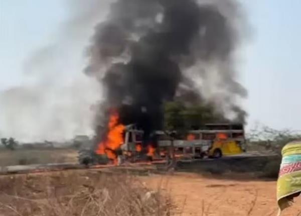 car  bus  accident  fire  people  death