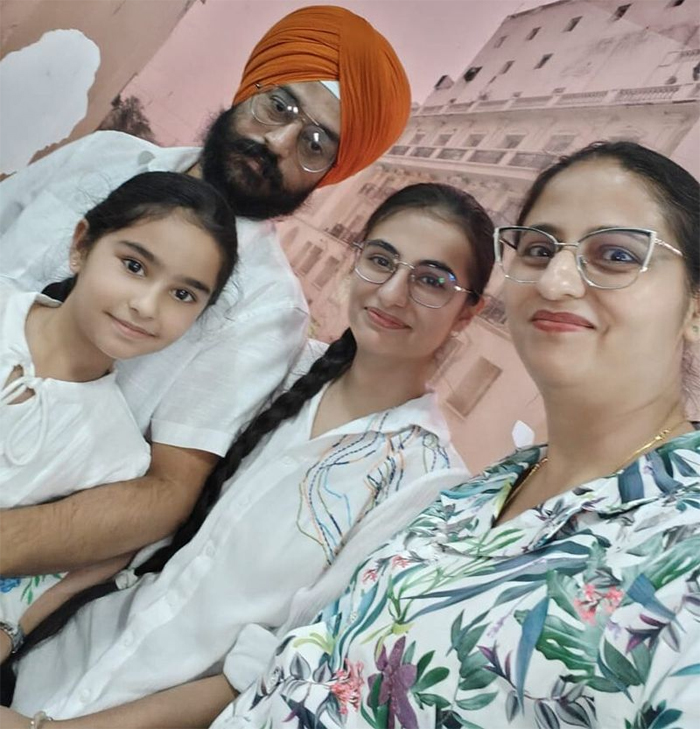 CBSE 10ਵੀਂ ਦੇ ਨਤੀਜੇ ''ਚ ਜਲੰਧਰ ਦੇ ਇਨ੍ਹਾਂ ਵਿਦਿਆਰਥੀਆਂ ਨੇ ਮਾਰੀ ਬਾਜ਼ੀ, ਇਸ਼ਲੀਨ ਕੌਰ ਬਣੀ ਨੈਸ਼ਨਲ ਟੌਪਰ