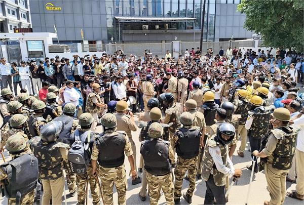 qr code secret whatsapp groups noida violence