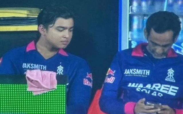 RR ਦੇ ਮੈਨੇਜਰ ਭਿੰਡਰ ਦੀਆਂ ਵਧੀਆਂ ਮੁਸ਼ਕਲਾਂ, ਡਗਆਊਟ ''ਚ ਫੋਨ ਇਸਤੇਮਾਲ ਕਰਨ ''ਤੇ BCCI ਨੇ ਭੇਜਿਆ ਨੋਟਿਸ