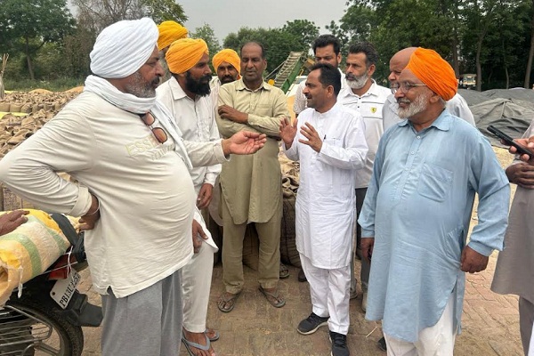 ਖ਼ਰੀਦ, ਲਿਫਟਿੰਗ ਅਤੇ ਭੁਗਤਾਨ ''ਚ ਦੇਰੀ ਕਾਰਨ ਕਿਸਾਨ ਹੋ ਰਹੇ ਪਰੇਸ਼ਾਨ