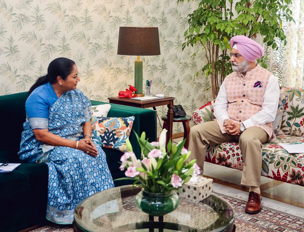 ਦਿੱਲੀ ਦੀ CM ਨੇ ਉੱਪ ਰਾਜਪਾਲ ਨਾਲ ਕੀਤੀ ਮੁਲਾਕਾਤ, ਵੱਖ-ਵੱਖ ਮੁੱਦਿਆਂ ''ਤੇ ਹੋਈ ਚਰਚਾ